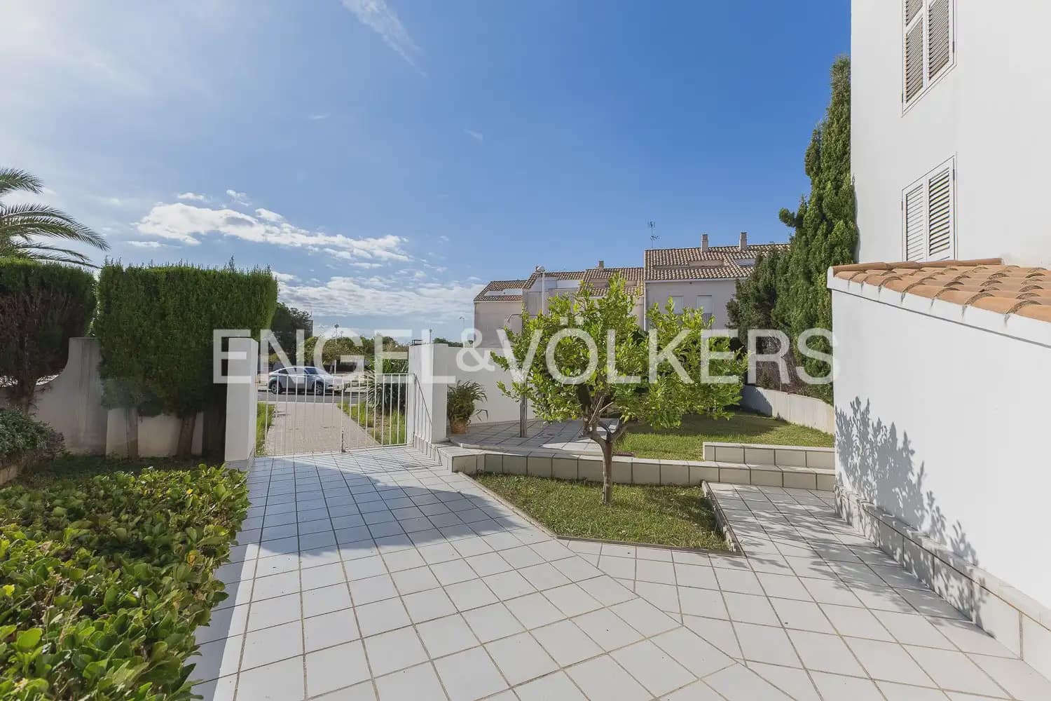 2 bedroom Flat for rent in Sagunto / Sagunt with garage - € 1,400 (Ref: 9897618)