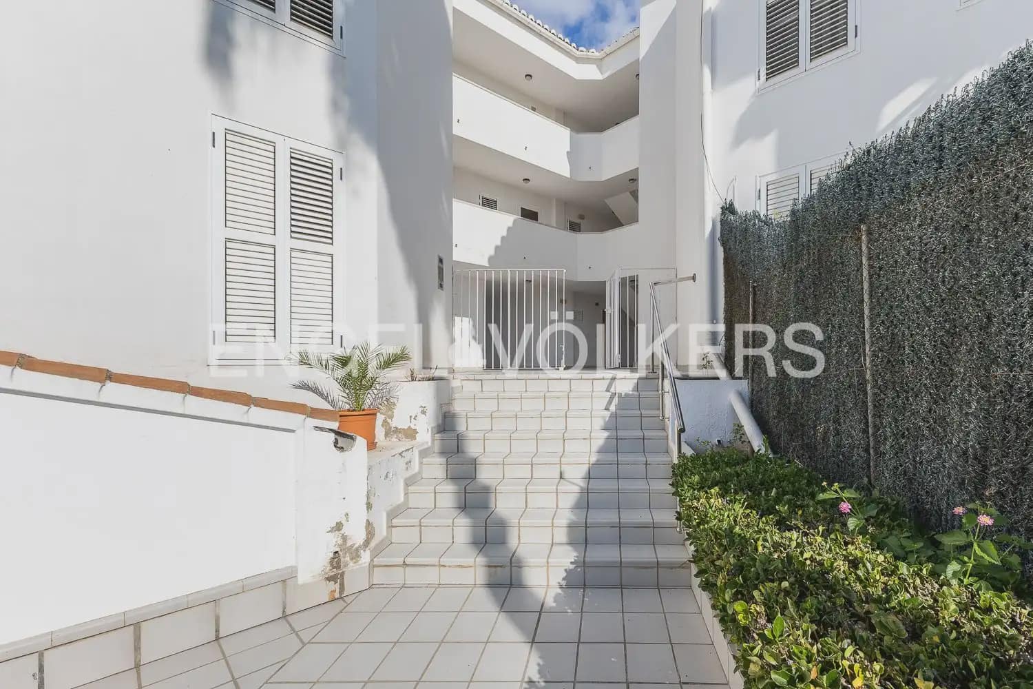 2 bedroom Flat for rent in Sagunto / Sagunt with garage - € 1,400 (Ref: 9897618)
