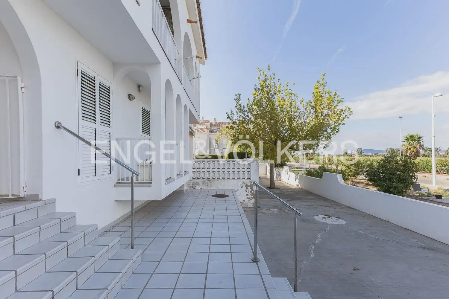2 bedroom Flat for rent in Sagunto / Sagunt with garage - € 1,400 (Ref: 9897618)