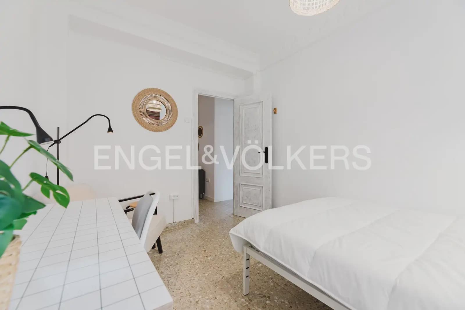 4 slaapkamer Flat te huur in Valencia stad - € 2.000 (Ref: 9897623)