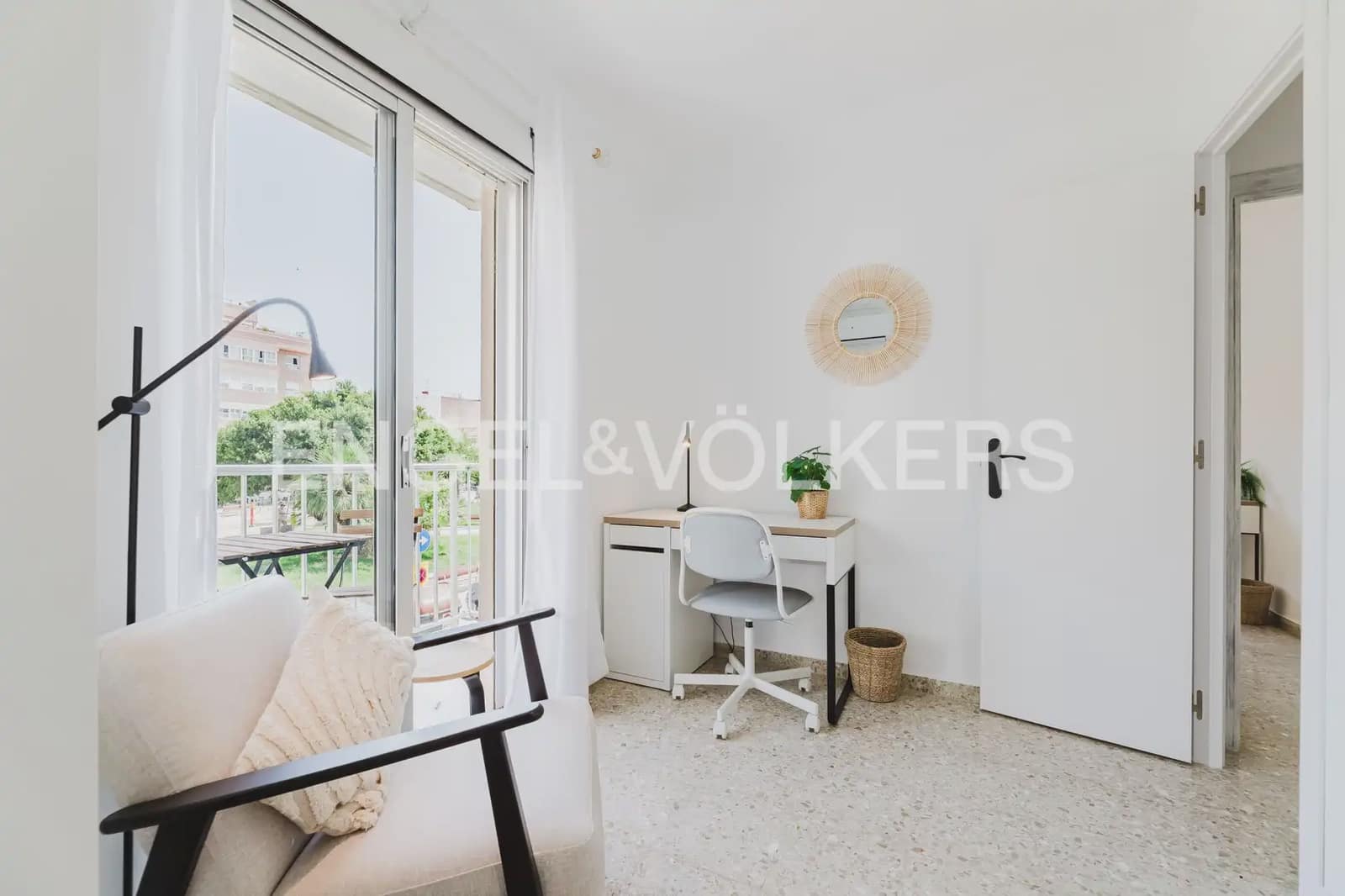 4 slaapkamer Flat te huur in Valencia stad - € 2.000 (Ref: 9897623)