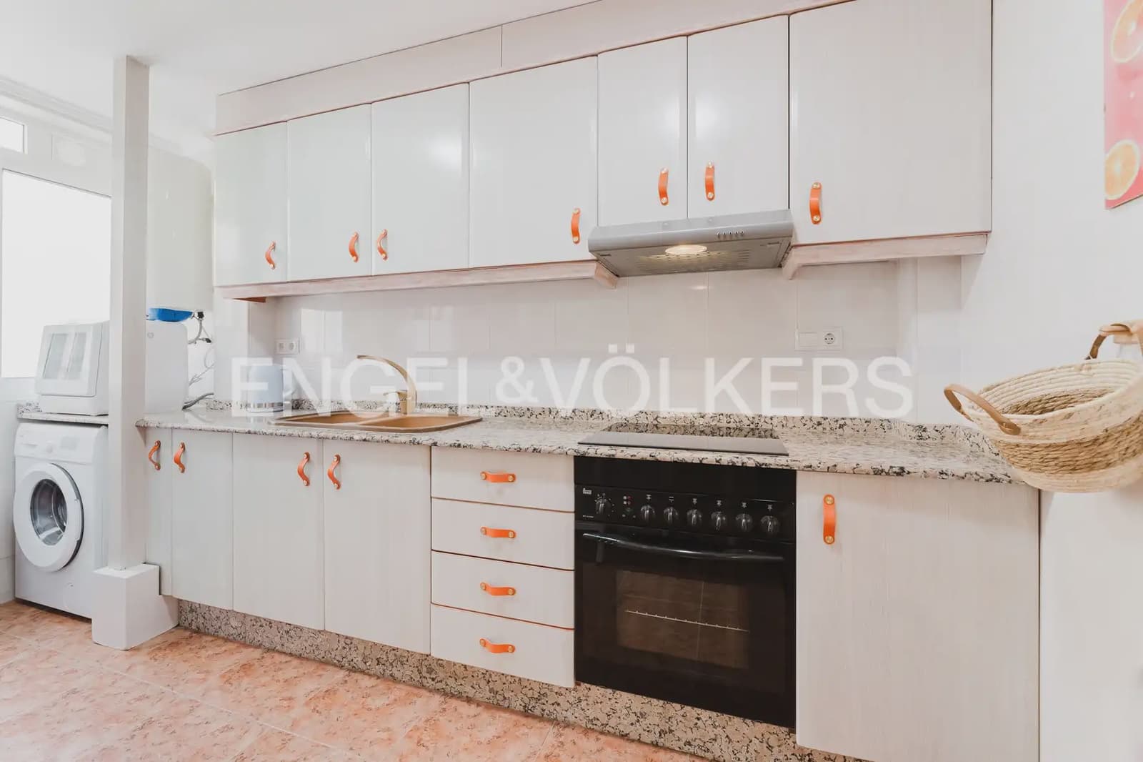 4 slaapkamer Flat te huur in Valencia stad - € 2.000 (Ref: 9897623)