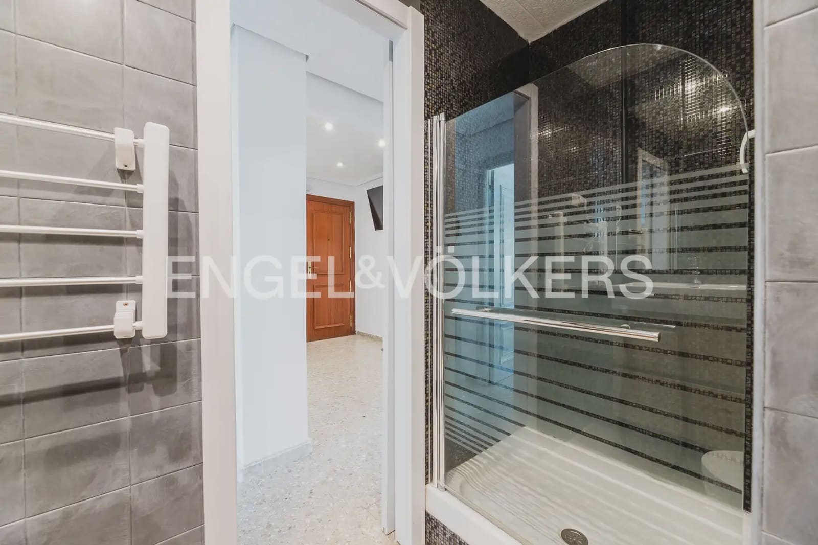 4 slaapkamer Flat te huur in Valencia stad - € 2.000 (Ref: 9897623)