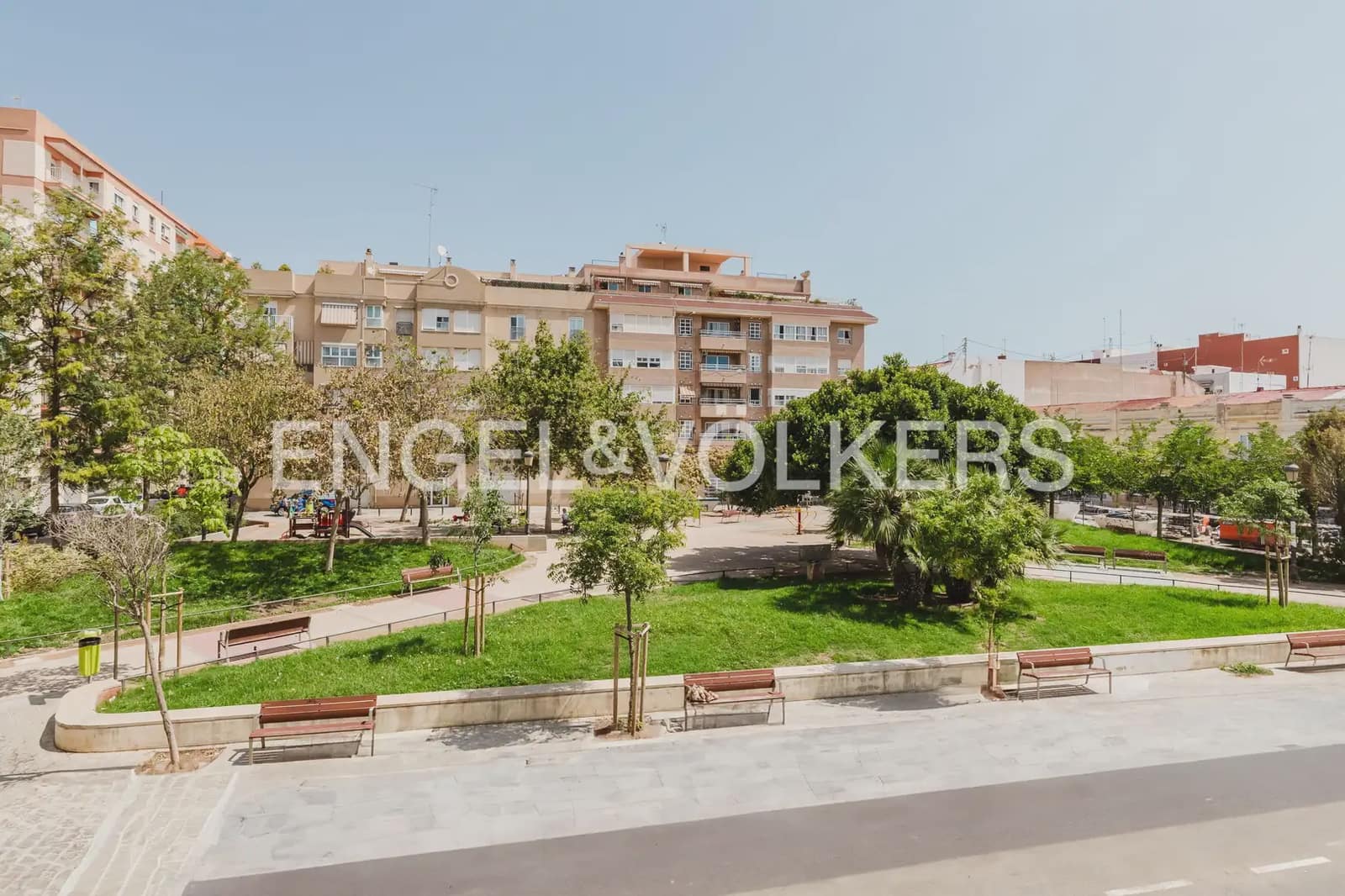 4 slaapkamer Flat te huur in Valencia stad - € 2.000 (Ref: 9897623)