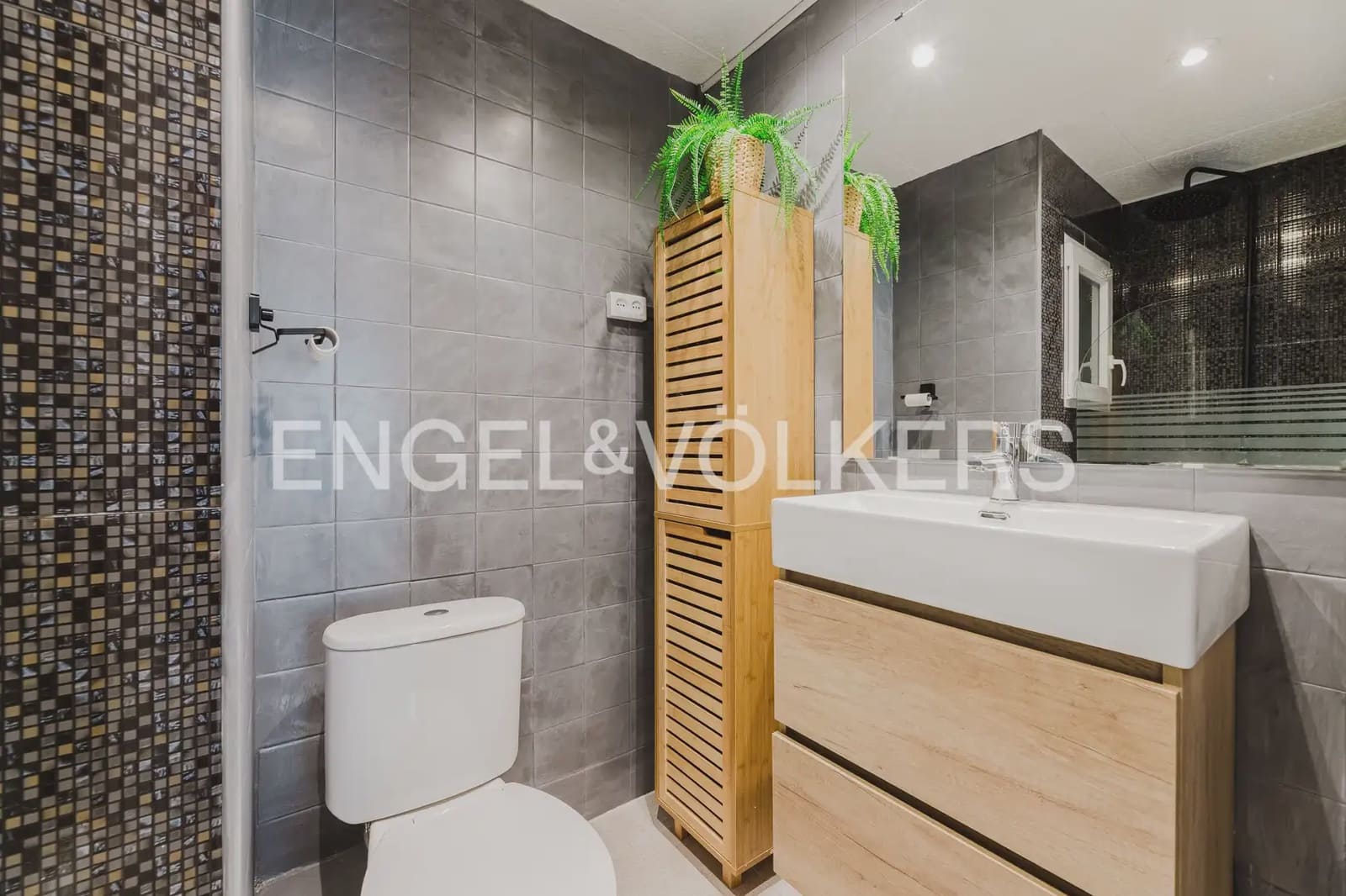 4 slaapkamer Flat te huur in Valencia stad - € 2.000 (Ref: 9897623)
