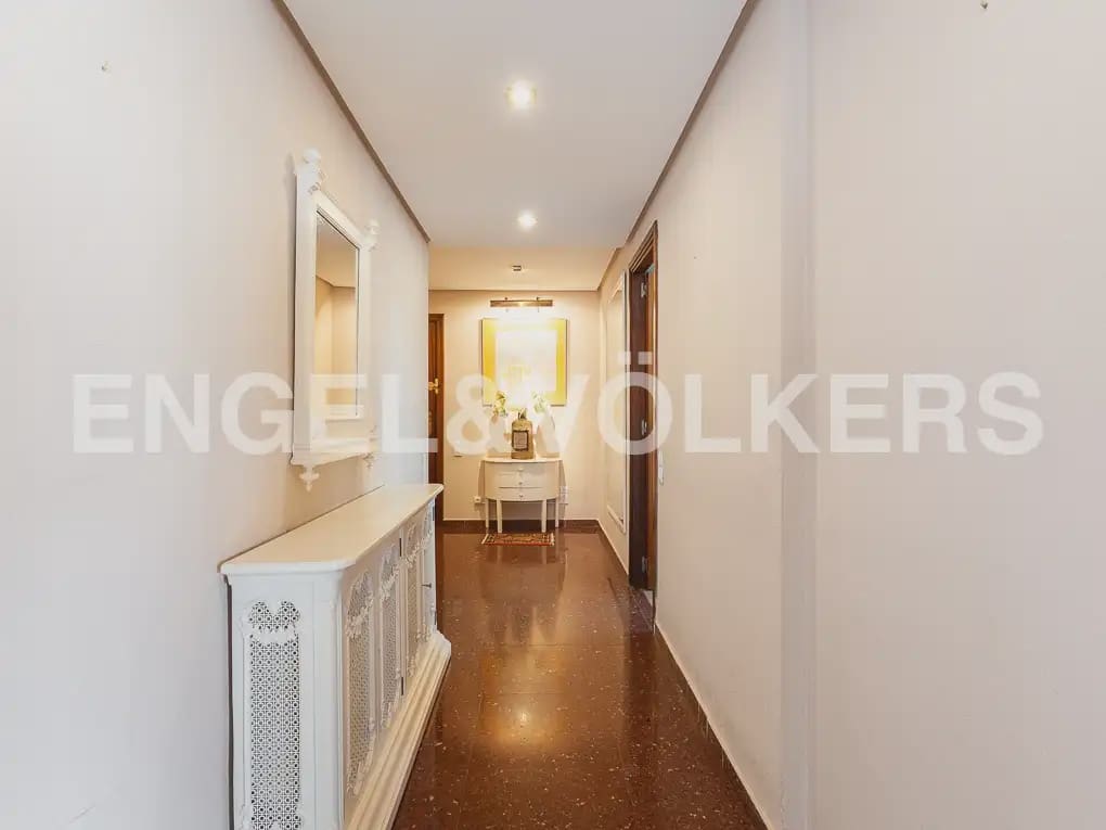 4 quarto Apartamento para arrendar em Valencia cidade com garagem - 2 300 € (Ref: 9897624)