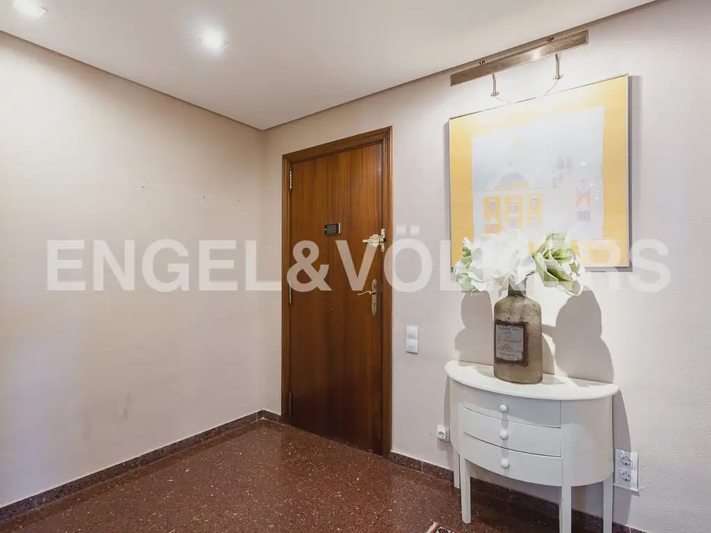 4 quarto Apartamento para arrendar em Valencia cidade com garagem - 2 300 € (Ref: 9897624)