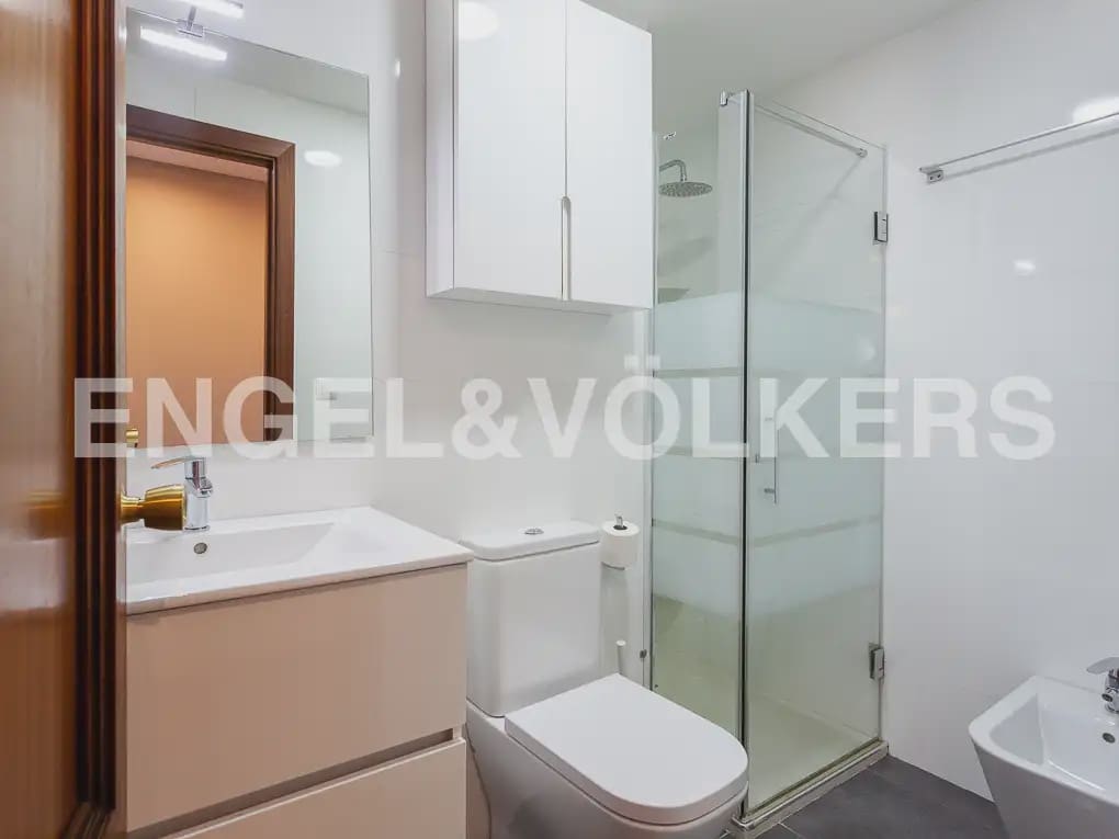 4 quarto Apartamento para arrendar em Valencia cidade com garagem - 2 300 € (Ref: 9897624)