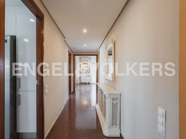 4 quarto Apartamento para arrendar em Jaume Roig, Valência cidade com garagem - 2 300 € (Ref: 9897624)