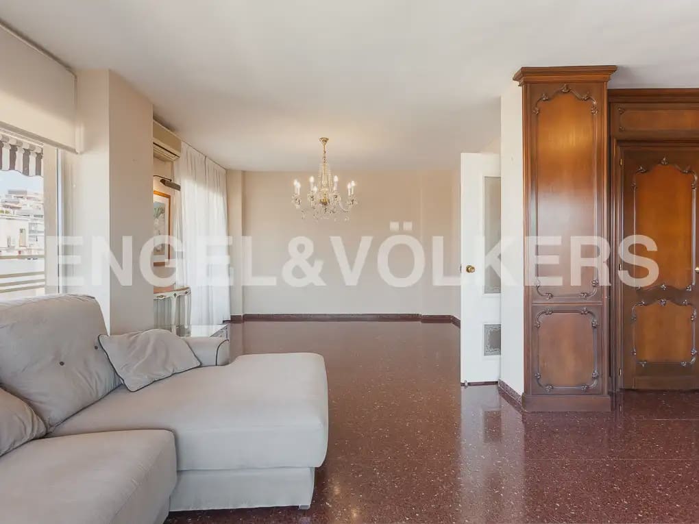 4 quarto Apartamento para arrendar em Valencia cidade com garagem - 2 300 € (Ref: 9897624)
