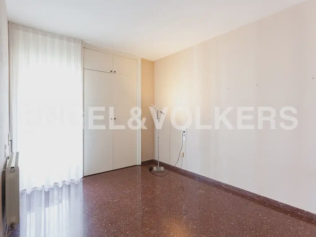 4 quarto Apartamento para arrendar em Valencia cidade com garagem - 2 300 € (Ref: 9897624)