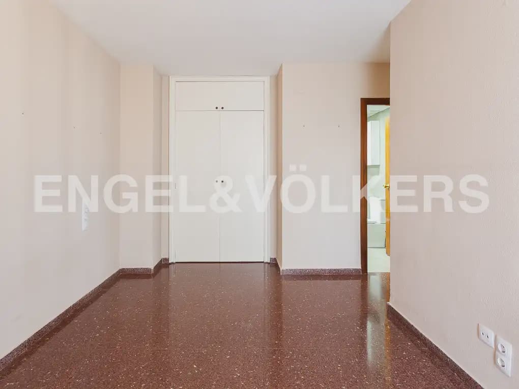 4 quarto Apartamento para arrendar em Valencia cidade com garagem - 2 300 € (Ref: 9897624)