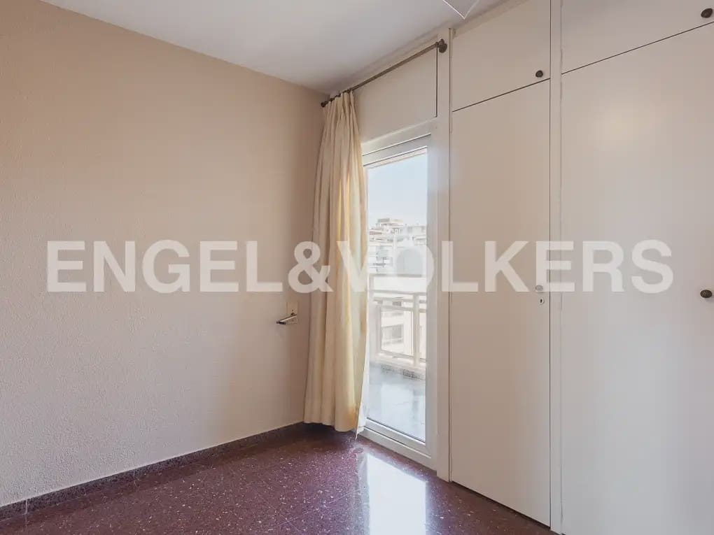 4 quarto Apartamento para arrendar em Valencia cidade com garagem - 2 300 € (Ref: 9897624)