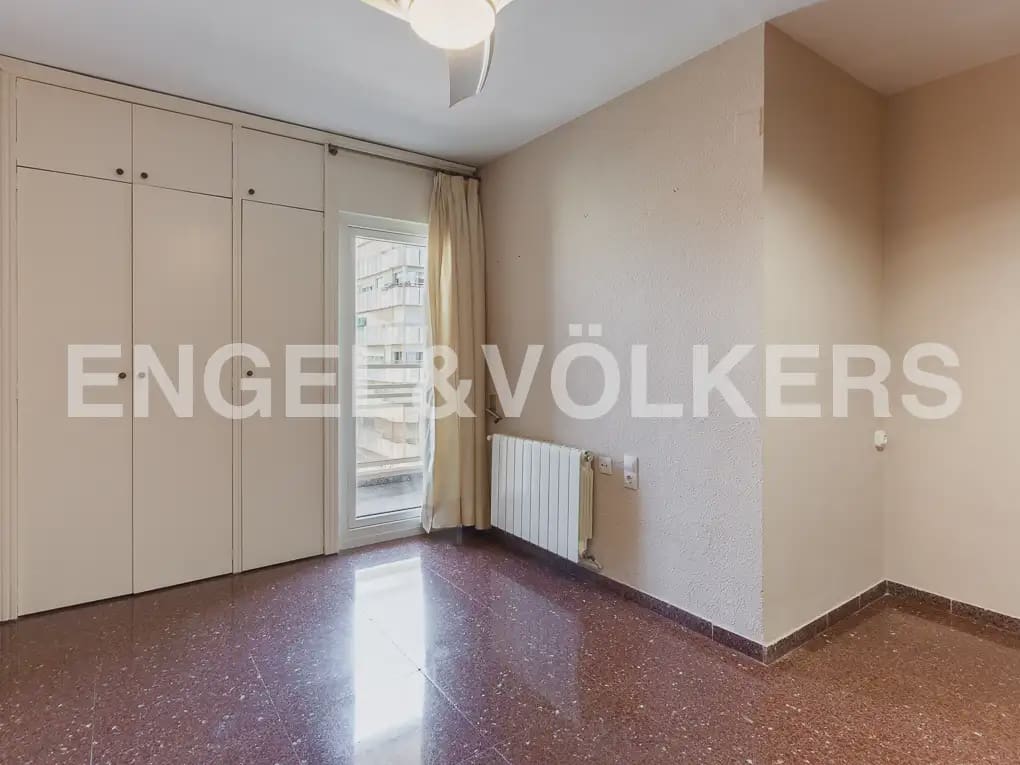 4 quarto Apartamento para arrendar em Valencia cidade com garagem - 2 300 € (Ref: 9897624)