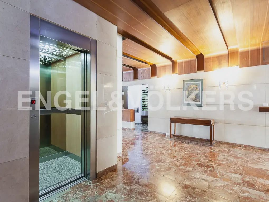 4 quarto Apartamento para arrendar em Valencia cidade com garagem - 2 300 € (Ref: 9897624)
