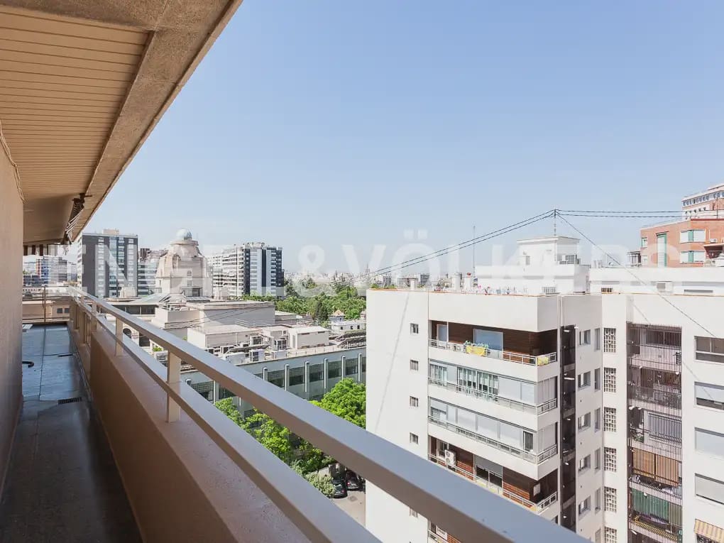 4 quarto Apartamento para arrendar em Valencia cidade com garagem - 2 300 € (Ref: 9897624)