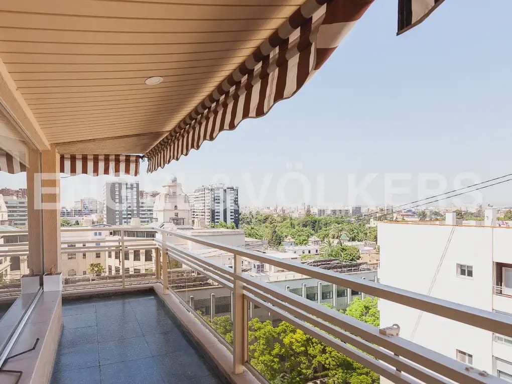4 quarto Apartamento para arrendar em Valencia cidade com garagem - 2 300 € (Ref: 9897624)