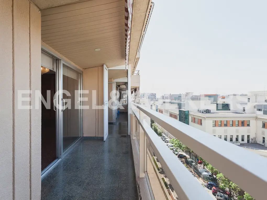 4 quarto Apartamento para arrendar em Valencia cidade com garagem - 2 300 € (Ref: 9897624)