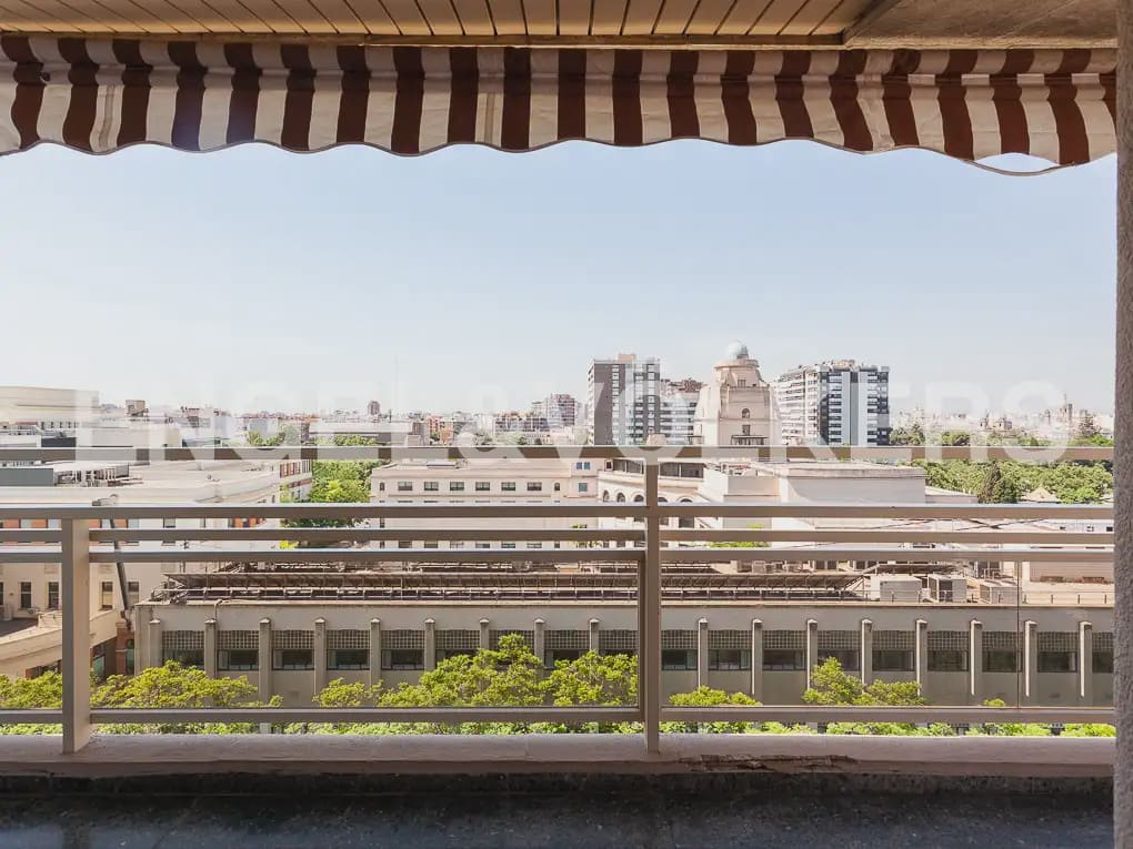 4 quarto Apartamento para arrendar em Valencia cidade com garagem - 2 300 € (Ref: 9897624)