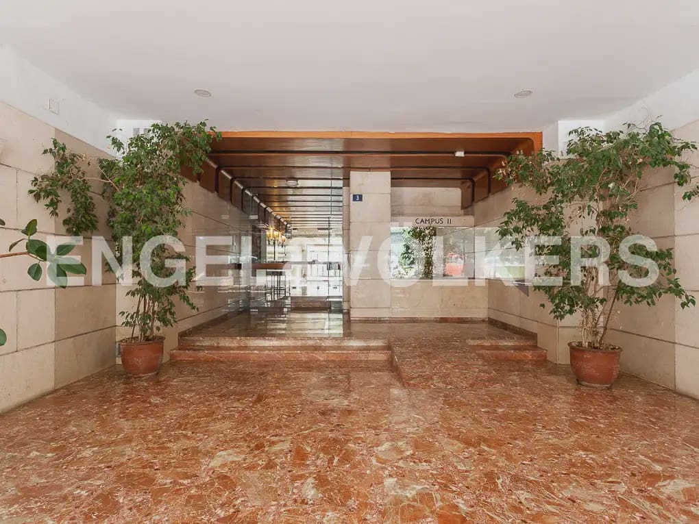 4 quarto Apartamento para arrendar em Valencia cidade com garagem - 2 300 € (Ref: 9897624)