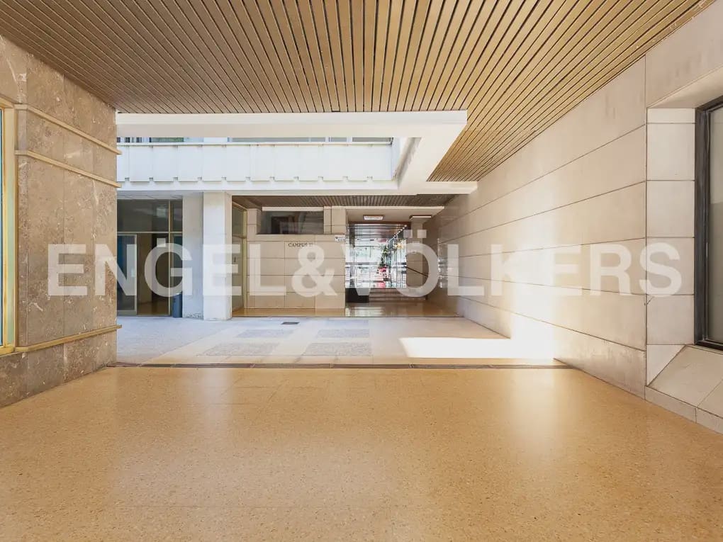 4 quarto Apartamento para arrendar em Valencia cidade com garagem - 2 300 € (Ref: 9897624)
