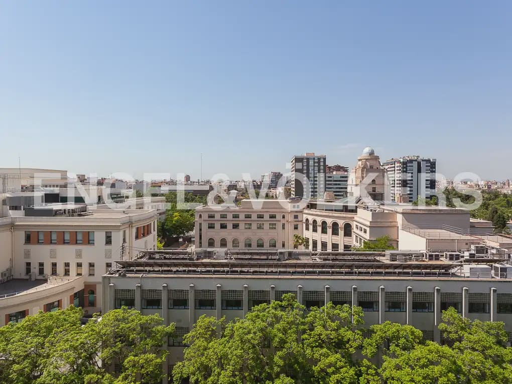 4 quarto Apartamento para arrendar em Valencia cidade com garagem - 2 300 € (Ref: 9897624)