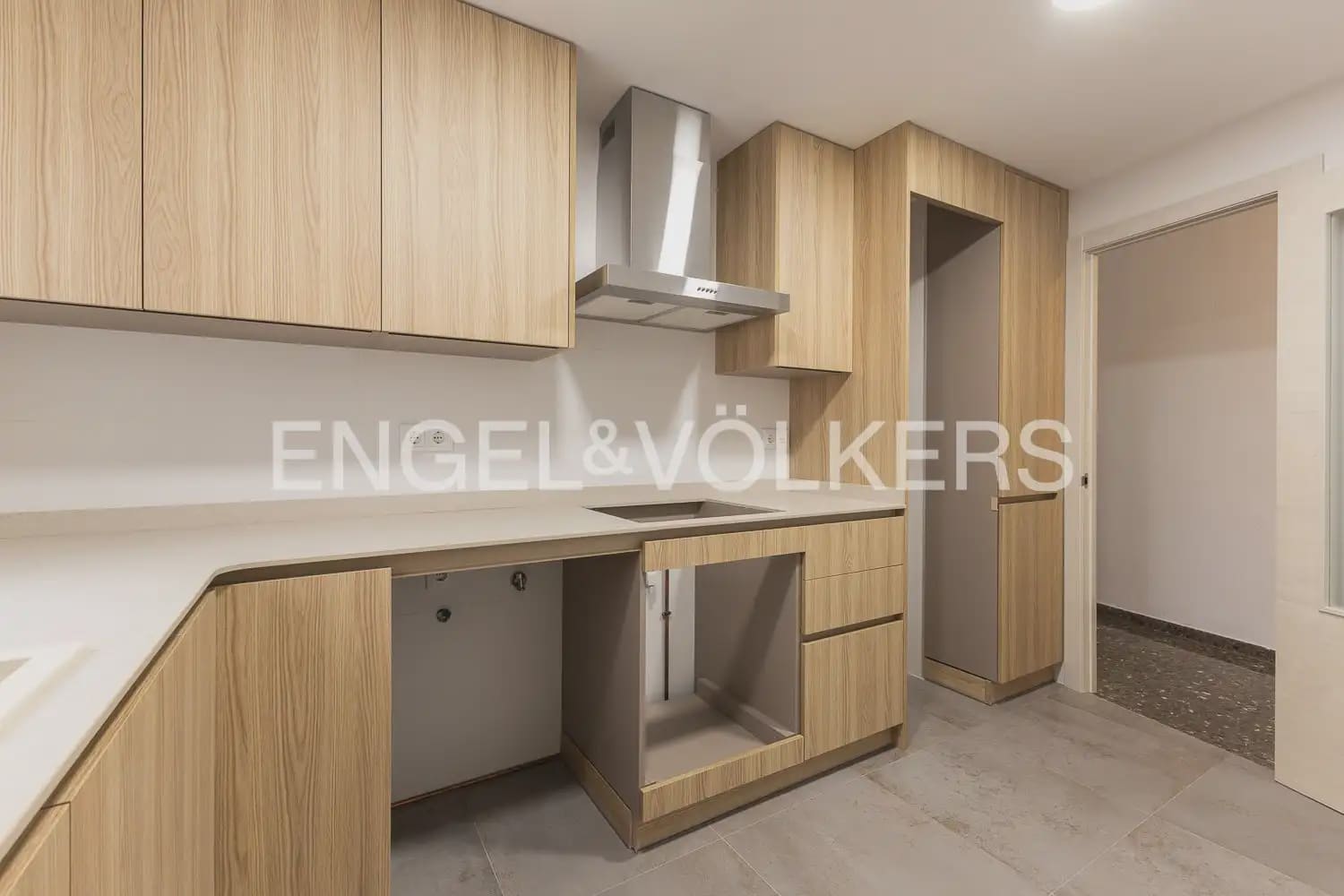 4 sovrum Lägenhet att hyra i Valencia stad - 1 850 € (Ref: 9897626)