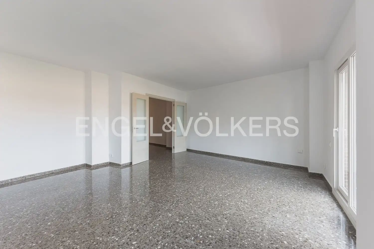 4 sovrum Lägenhet att hyra i Valencia stad - 1 850 € (Ref: 9897626)