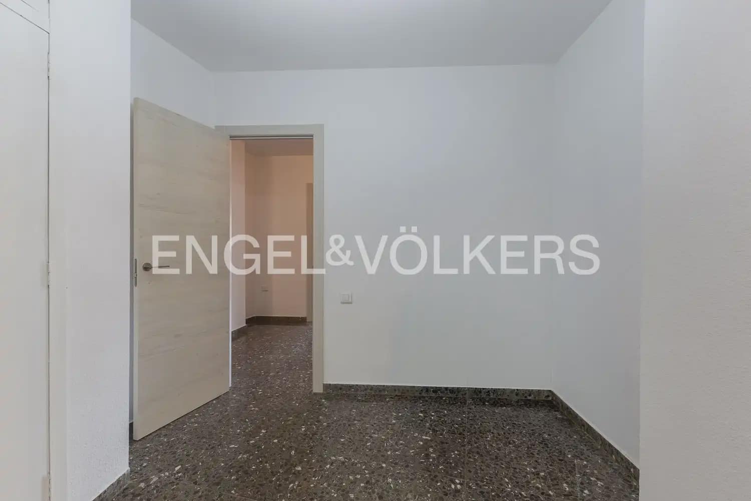 4 sovrum Lägenhet att hyra i Valencia stad - 1 850 € (Ref: 9897626)