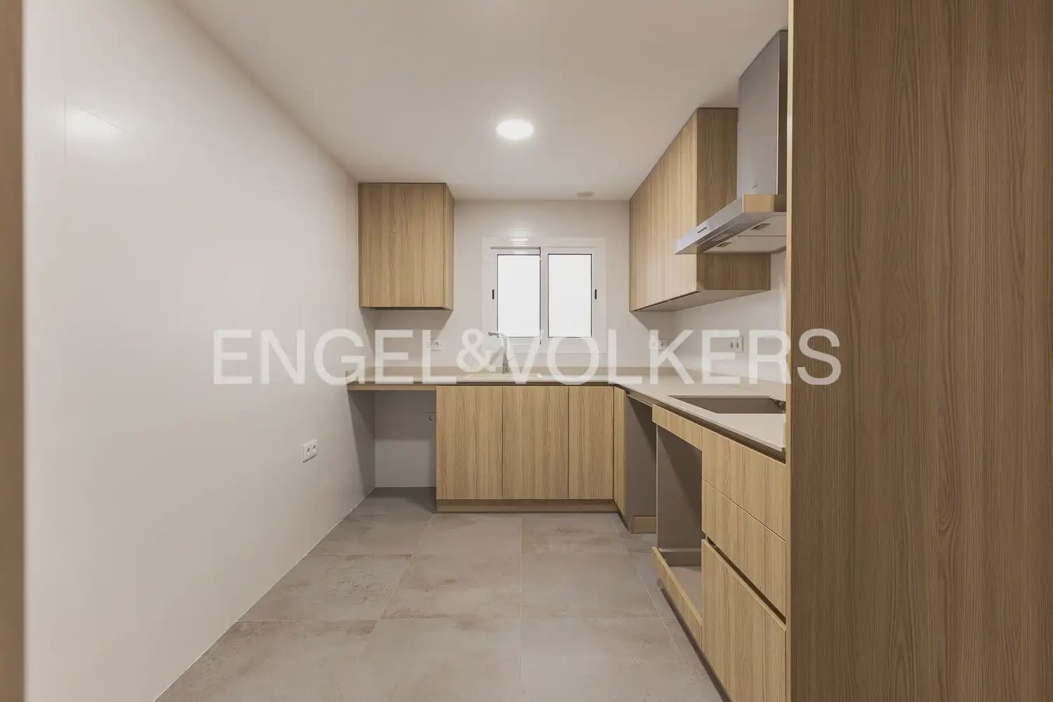 4 sovrum Lägenhet att hyra i Valencia stad - 1 850 € (Ref: 9897626)
