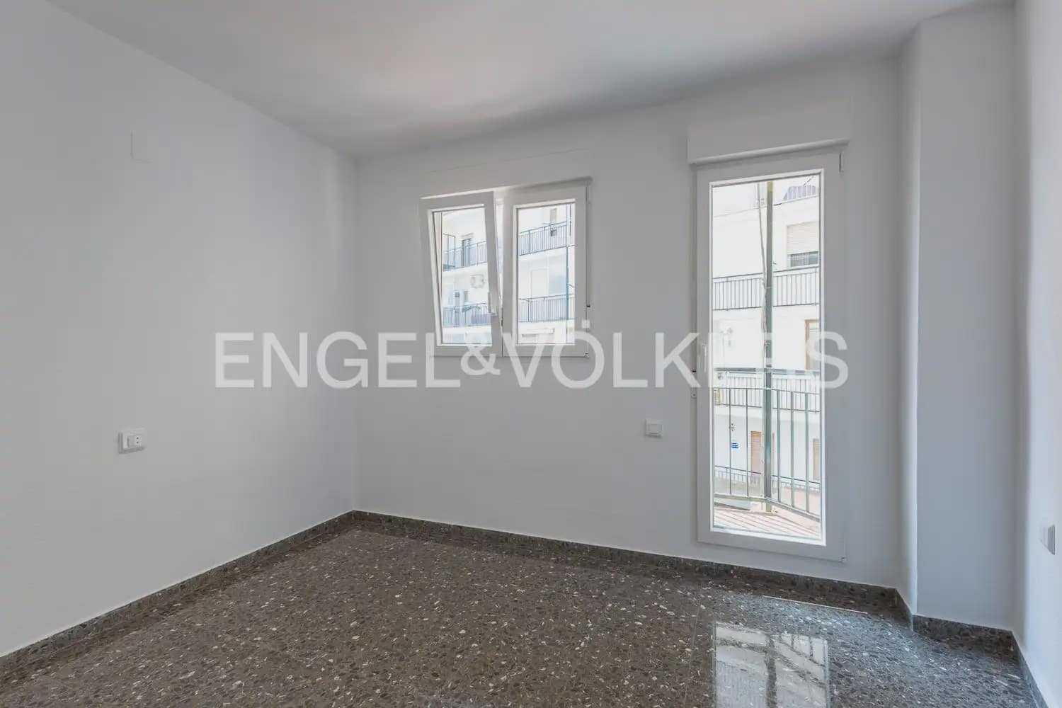 4 sovrum Lägenhet att hyra i Valencia stad - 1 850 € (Ref: 9897626)