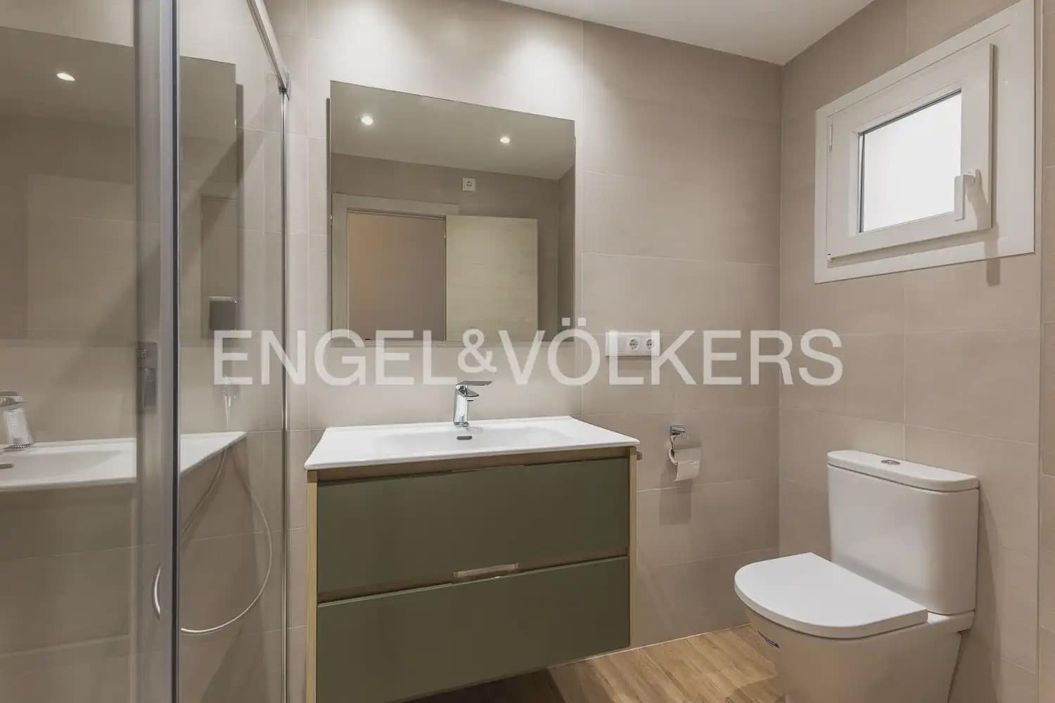 4 sovrum Lägenhet att hyra i Valencia stad - 1 850 € (Ref: 9897626)