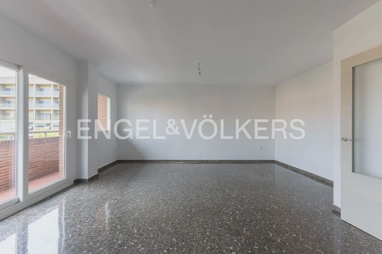 4 sovrum Lägenhet att hyra i Valencia stad - 1 850 € (Ref: 9897626)