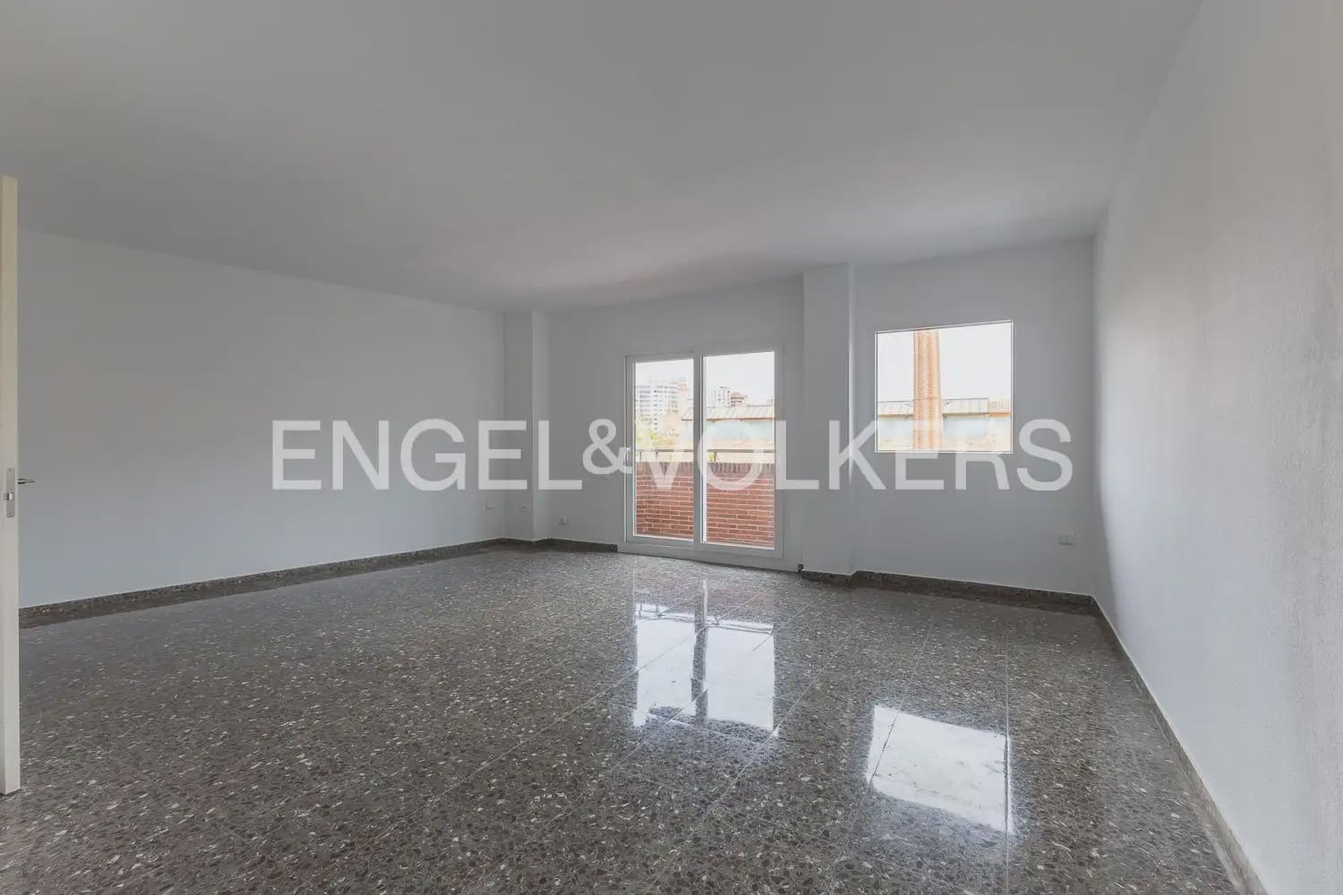 4 sovrum Lägenhet att hyra i Valencia stad - 1 850 € (Ref: 9897626)
