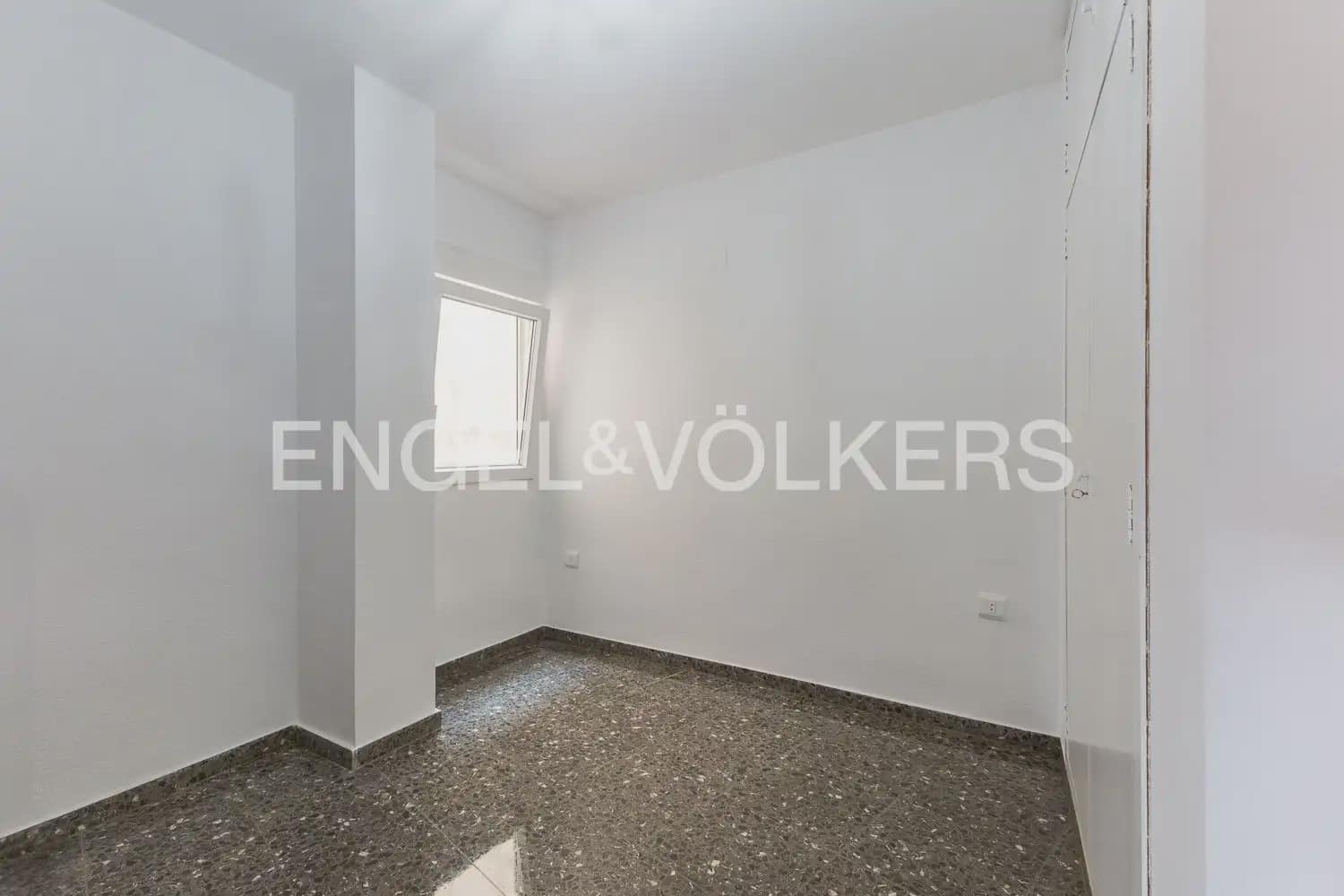 4 sovrum Lägenhet att hyra i Valencia stad - 1 850 € (Ref: 9897626)