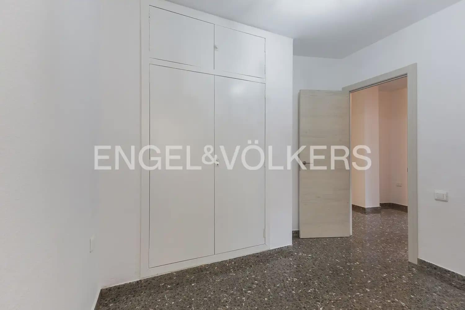 4 sovrum Lägenhet att hyra i Valencia stad - 1 850 € (Ref: 9897626)