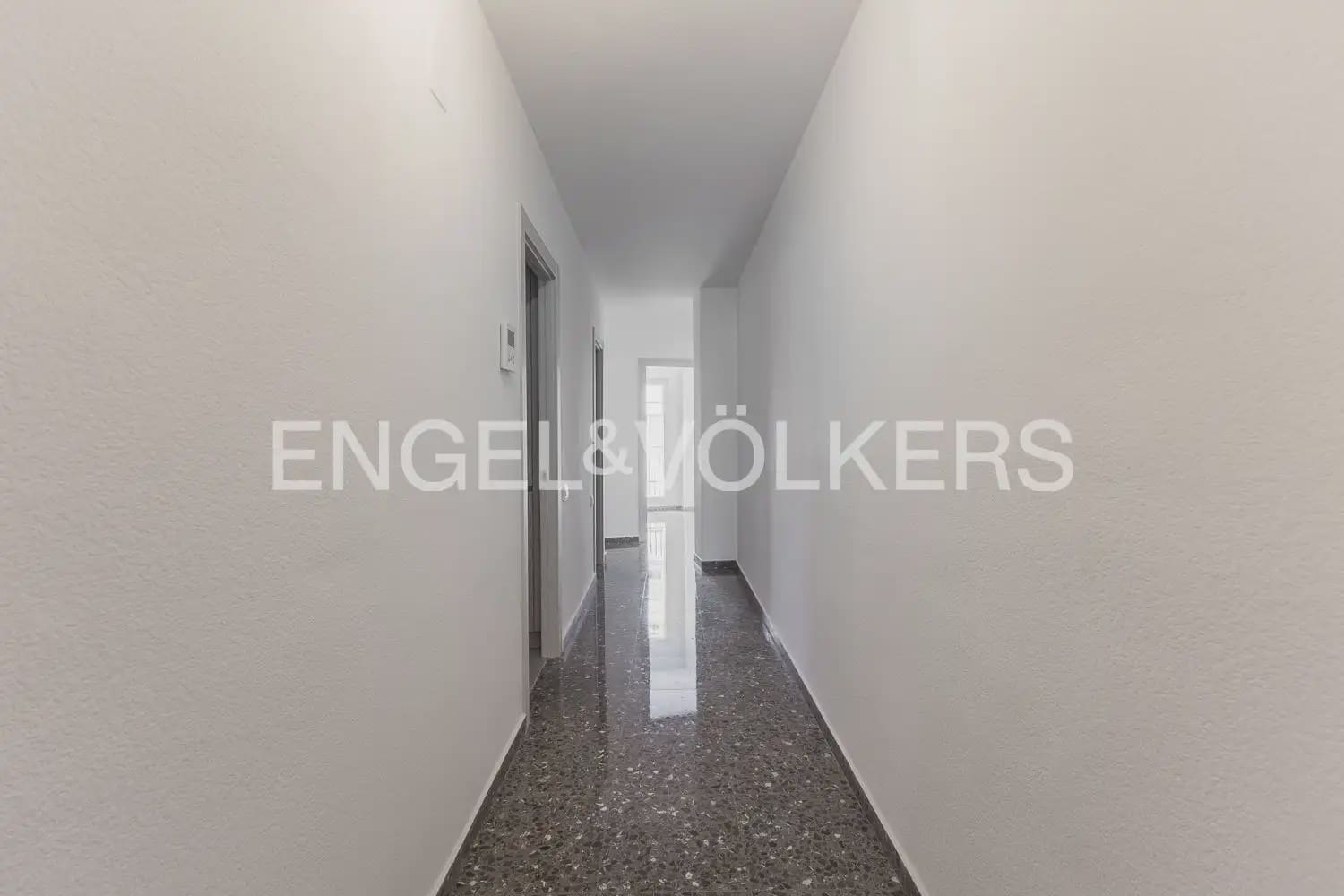4 sovrum Lägenhet att hyra i Valencia stad - 1 850 € (Ref: 9897626)