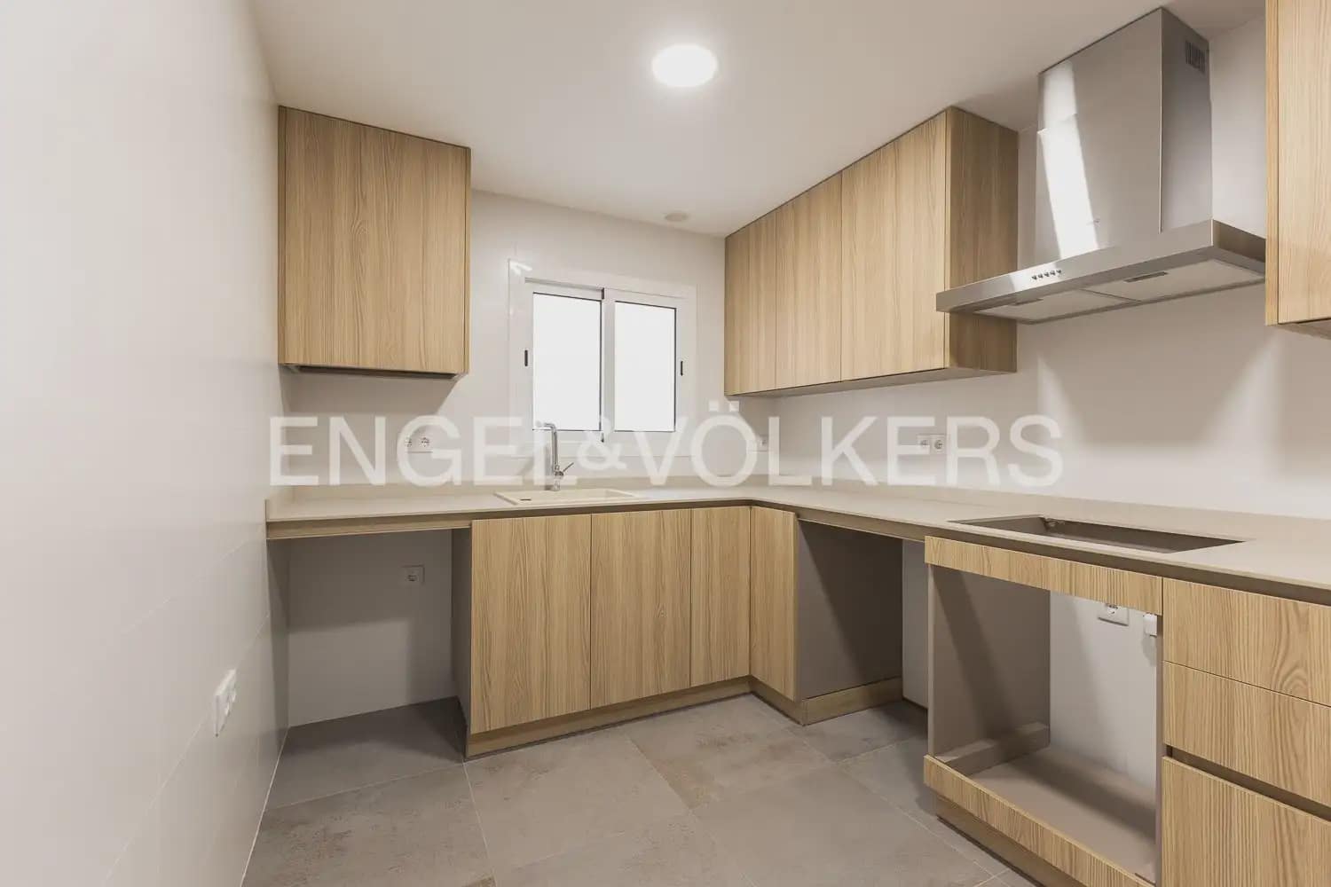 4 sovrum Lägenhet att hyra i Valencia stad - 1 850 € (Ref: 9897626)