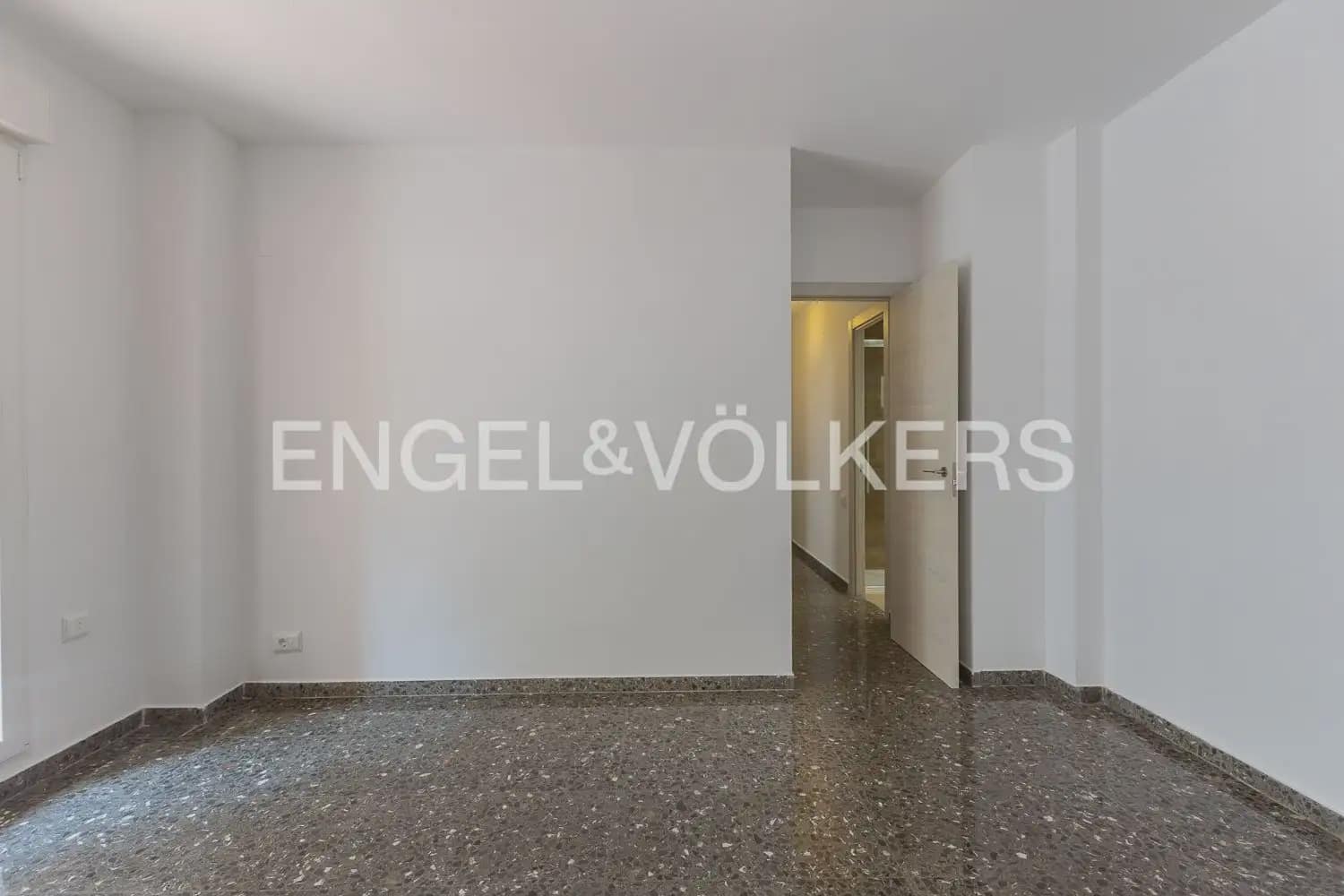 4 sovrum Lägenhet att hyra i Valencia stad - 1 850 € (Ref: 9897626)