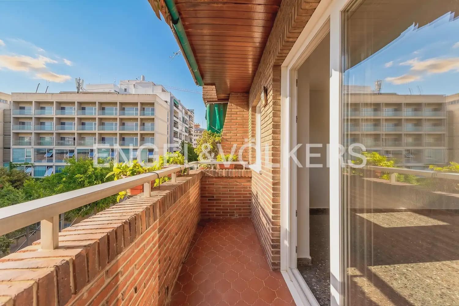 4 sovrum Lägenhet att hyra i Valencia stad - 1 850 € (Ref: 9897626)