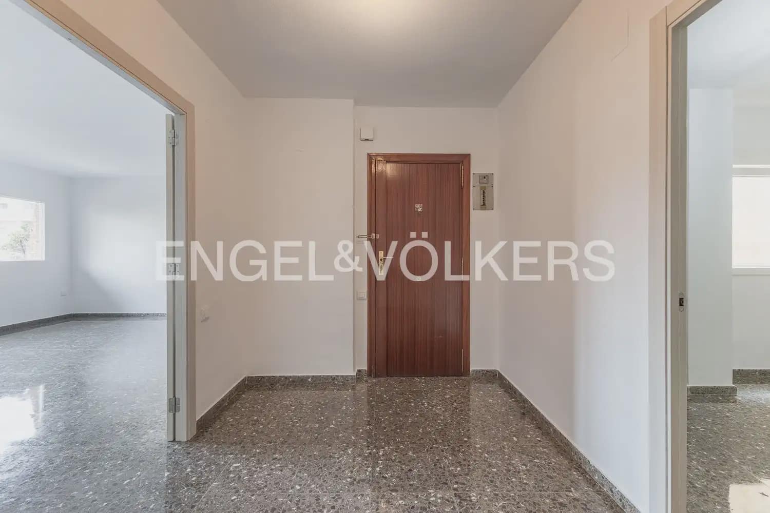 4 sovrum Lägenhet att hyra i Valencia stad - 1 850 € (Ref: 9897626)