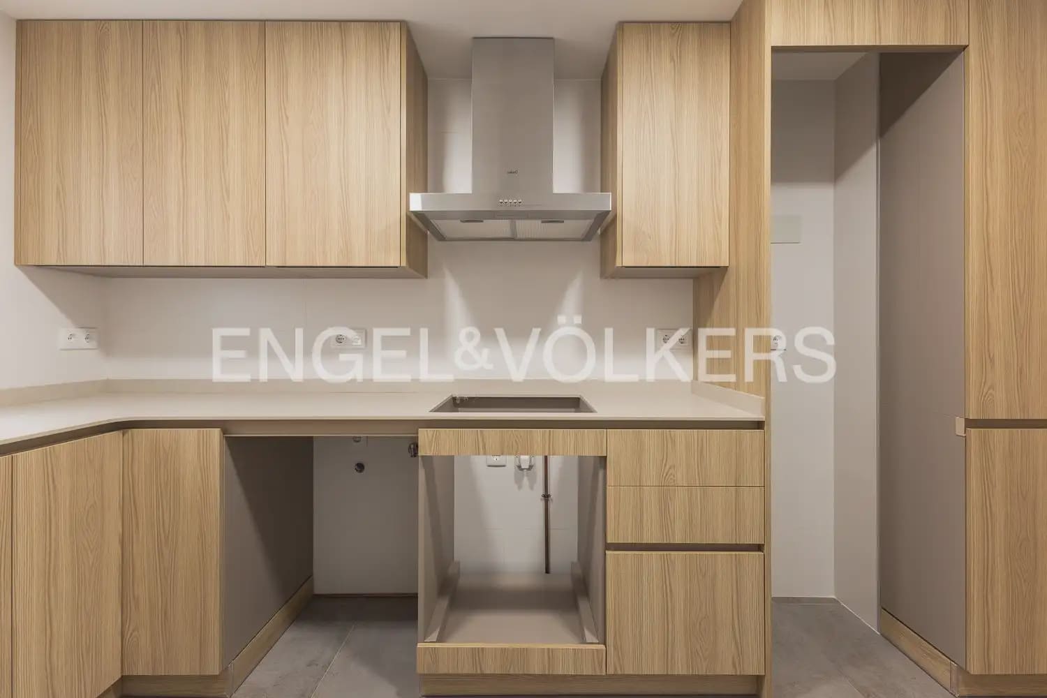 4 sovrum Lägenhet att hyra i Valencia stad - 1 850 € (Ref: 9897626)