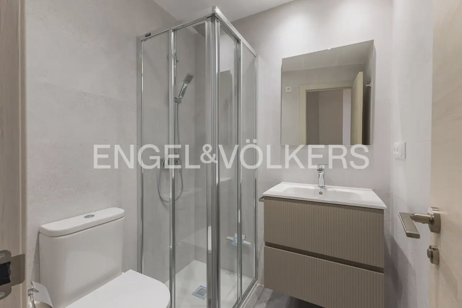 4 sovrum Lägenhet att hyra i Valencia stad - 1 850 € (Ref: 9897626)