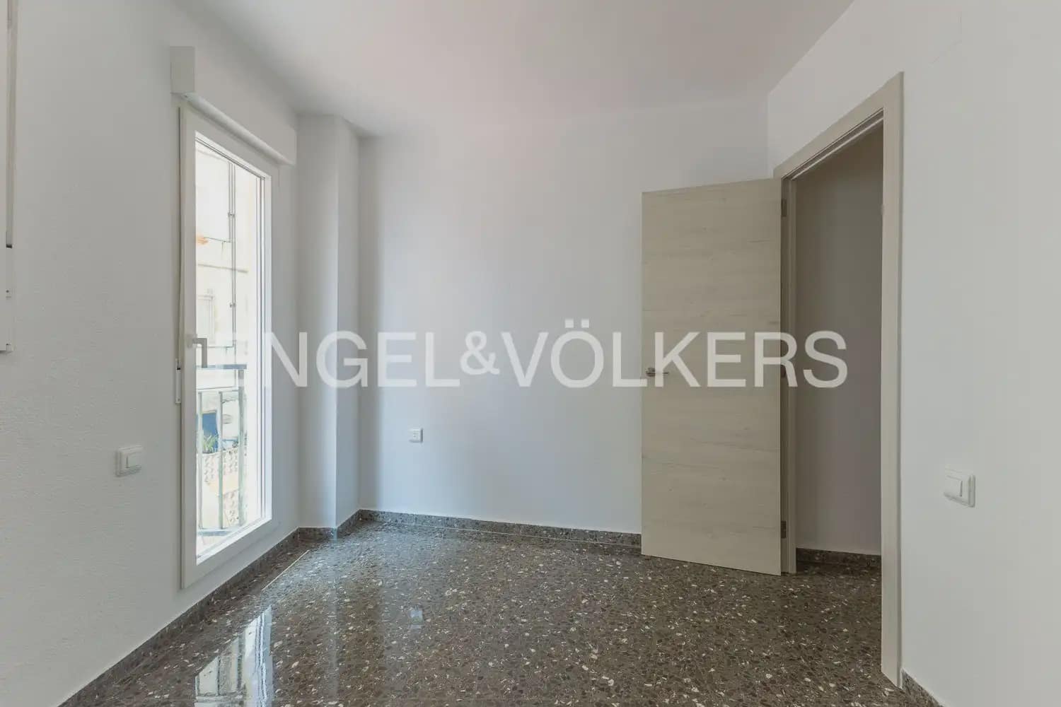 4 sovrum Lägenhet att hyra i Valencia stad - 1 850 € (Ref: 9897626)