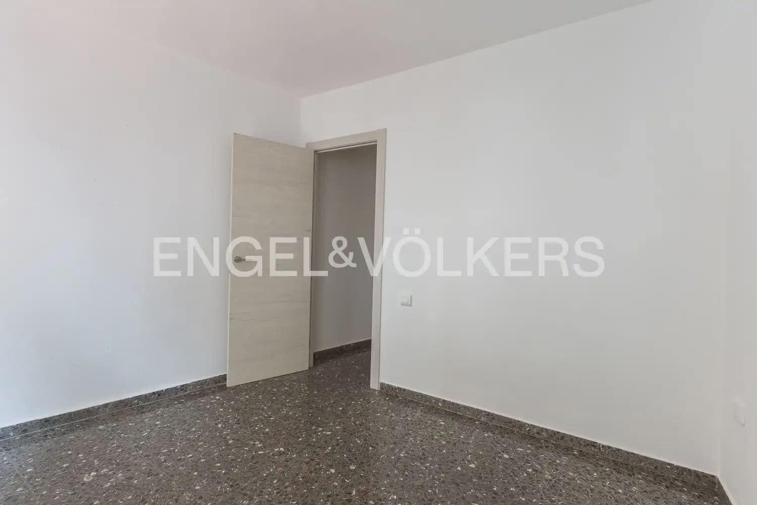 4 sovrum Lägenhet att hyra i Valencia stad - 1 850 € (Ref: 9897626)