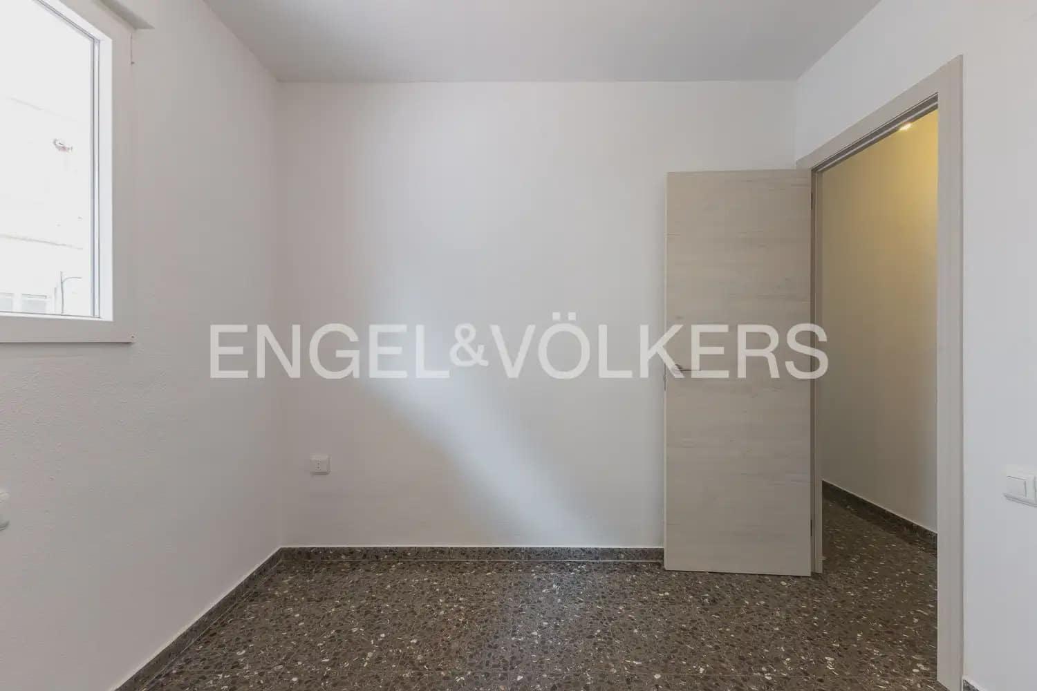 4 sovrum Lägenhet att hyra i Valencia stad - 1 850 € (Ref: 9897626)