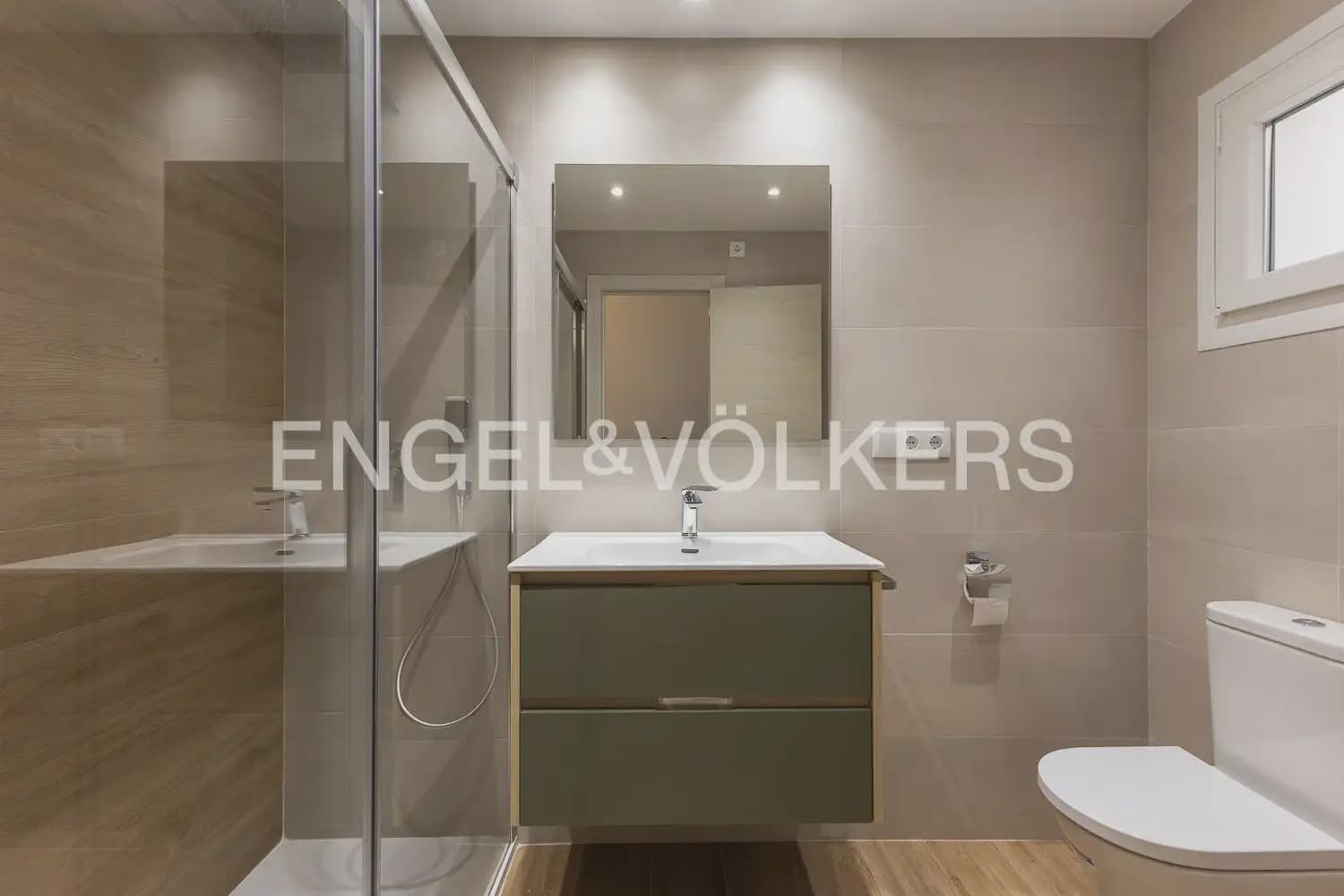 4 sovrum Lägenhet att hyra i Valencia stad - 1 850 € (Ref: 9897626)