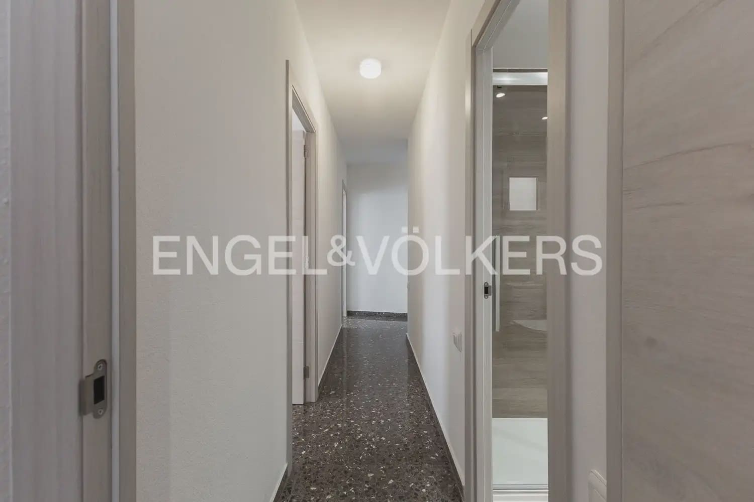 4 sovrum Lägenhet att hyra i Valencia stad - 1 850 € (Ref: 9897626)