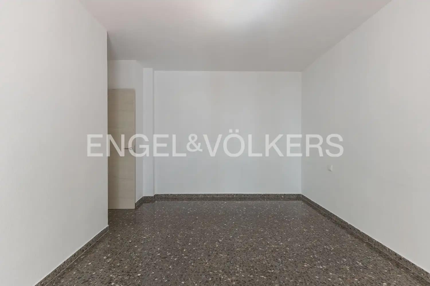 4 sovrum Lägenhet att hyra i Valencia stad - 1 850 € (Ref: 9897626)