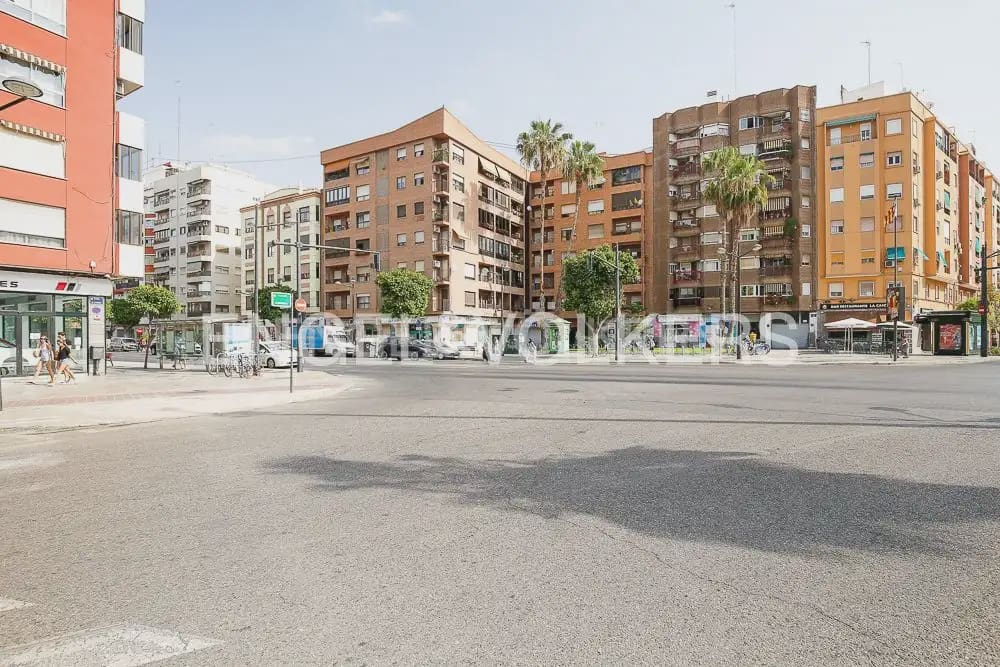 4 makuuhuone Asunto vuokrattavana paikassa Valencia kaupunki - 2 000 € (Ref: 9897630)